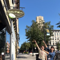 2 students pointing at the restaurant